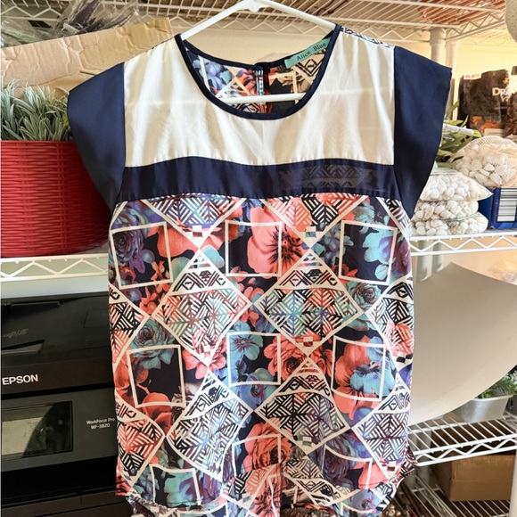 Alice Blue lightweight Blouse - Small - Picture 5 of 7